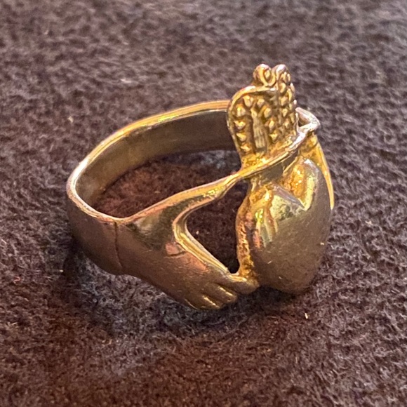 Irish Claddagh Ring - Picture 2 of 6